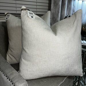 1-NWT CALLISTO HOME CREAM CUT VELVET DECORATIVE THROW PILLOW